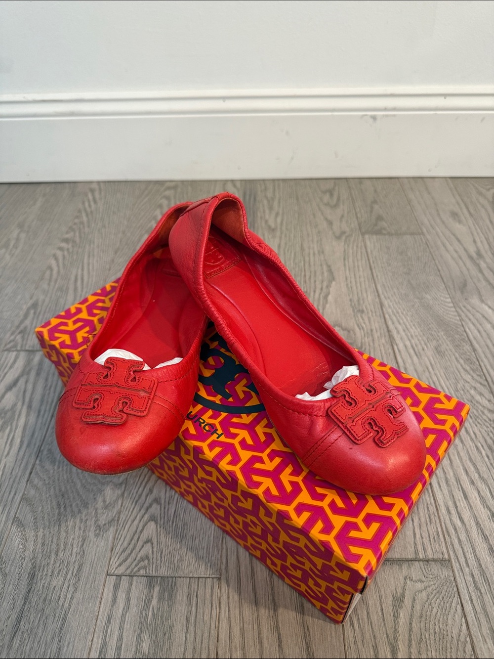 Tory Burch Women's Red Leather Ballet Flats with Decorative Emblem with box